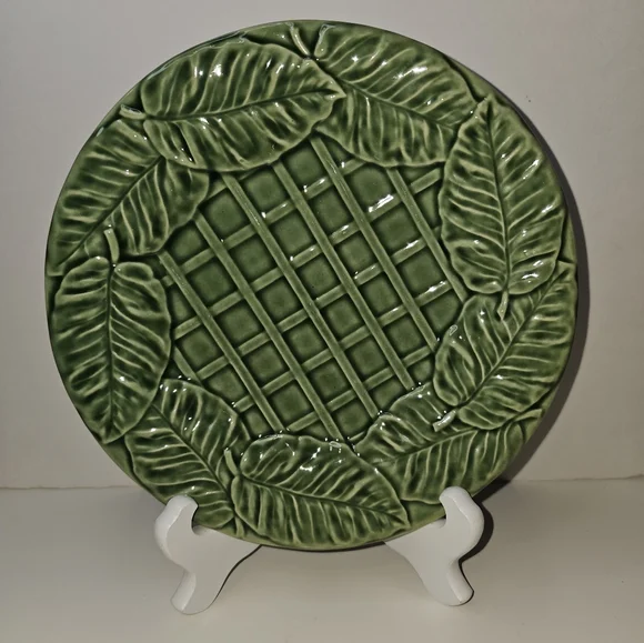 Vintage Bordello Pinheiro Green Leaf and Lattice Round, 8" Plate - Picture 2 of 5